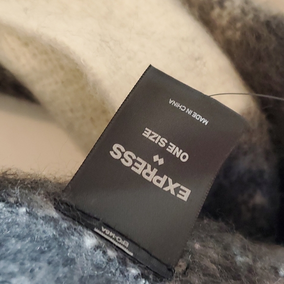 Express black and withe buffalo plaid scarf - Picture 4 of 7